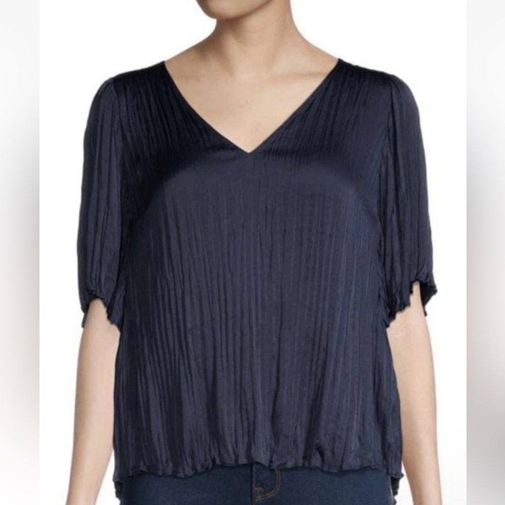 VINCE
Flutter Sleeve Crushed Satin Top size XS new with tags $295